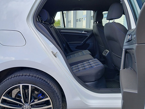 Volkswagen Golf-Serie 14 of 27