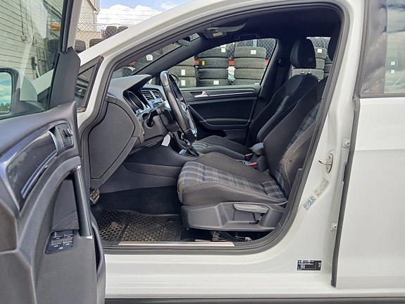 Volkswagen Golf-Serie 11 of 27