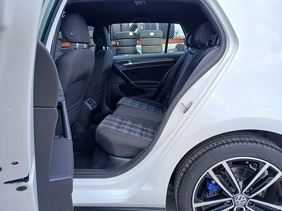 Volkswagen Golf-Serie 13 of 27