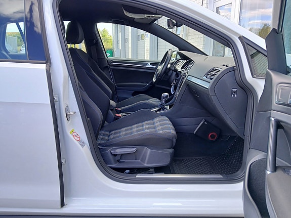 Volkswagen Golf-Serie 15 of 27