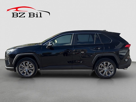Toyota RAV4 2 of 5