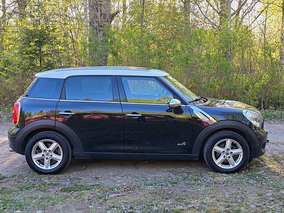 MINI Countryman Cooper D 2 of 5