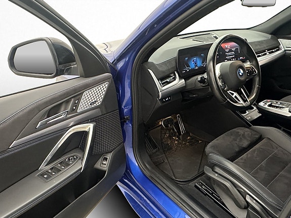 BMW iX2 11 of 30