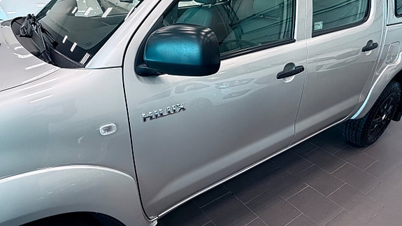 Toyota HiLux 13 of 28