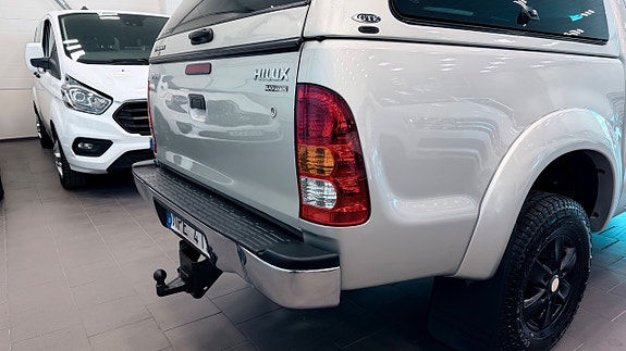 Toyota HiLux 16 of 28
