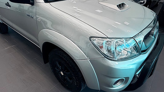 Toyota HiLux 8 of 28