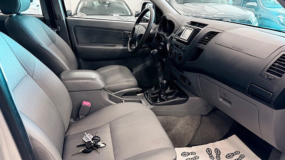 Toyota HiLux 18 of 28