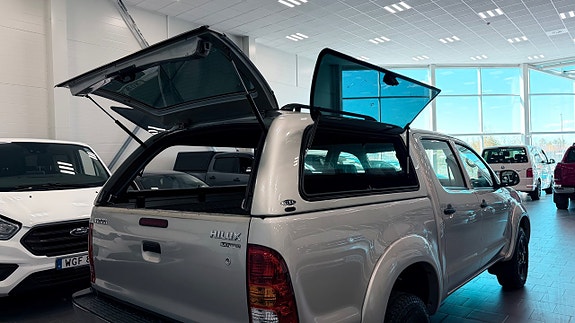 Toyota HiLux 27 of 28
