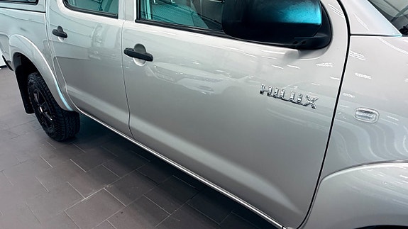 Toyota HiLux 9 of 28