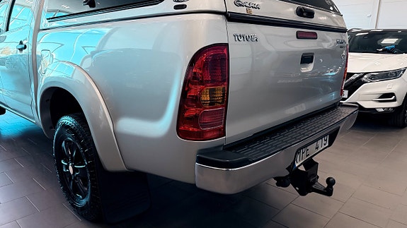 Toyota HiLux 15 of 28