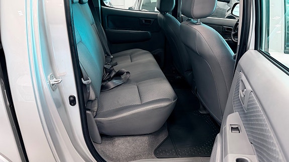 Toyota HiLux 24 of 28