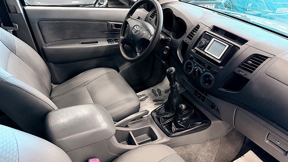 Toyota HiLux 19 of 28
