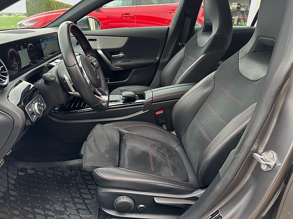 Mercedes-Benz CLA200 5 of 5