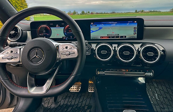 Mercedes-Benz CLA200 4 of 5