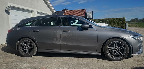 Mercedes-Benz CLA200 2 of 5