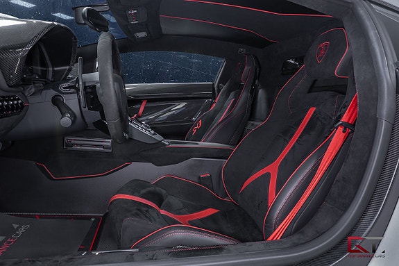 Lamborghini Aventador 19 of 27