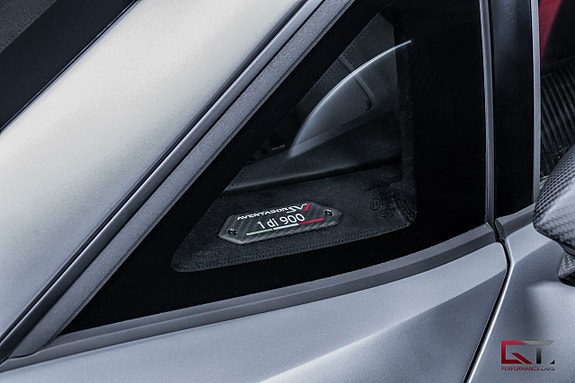 Lamborghini Aventador 17 of 27