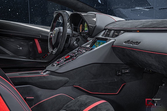 Lamborghini Aventador 25 of 27