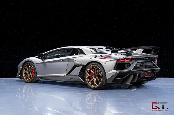 Lamborghini Aventador 8 of 27