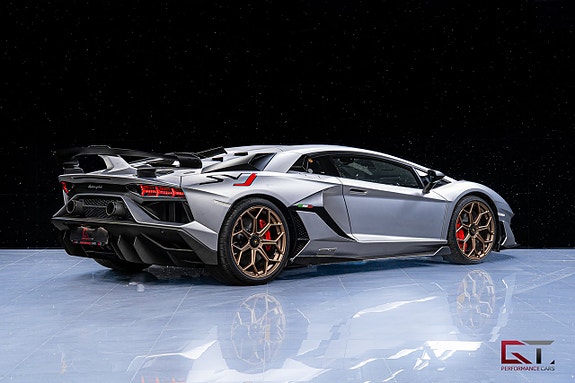 Lamborghini Aventador 13 of 27