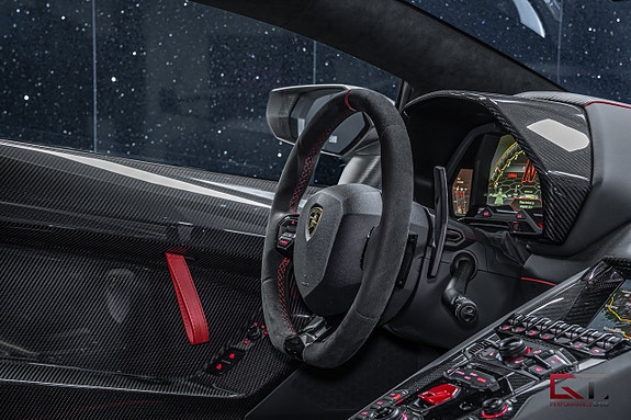 Lamborghini Aventador 26 of 27
