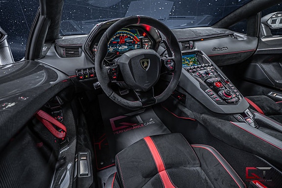 Lamborghini Aventador 20 of 27