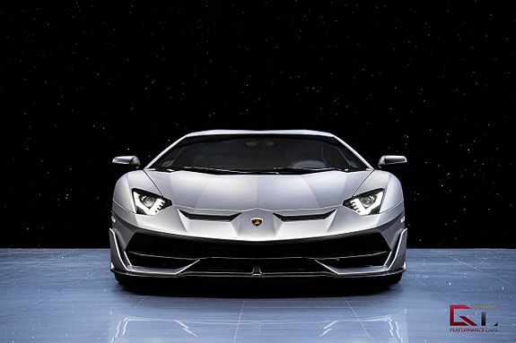 Lamborghini Aventador 4 of 5