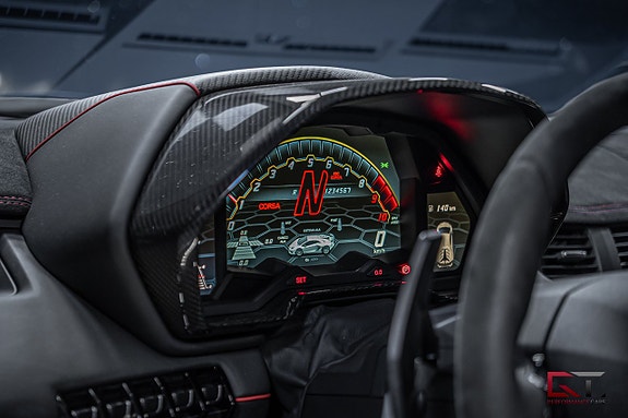 Lamborghini Aventador 21 of 27