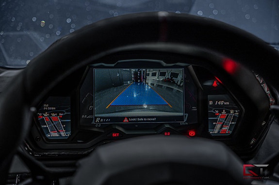 Lamborghini Aventador 22 of 27