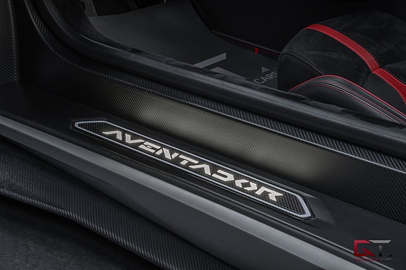 Lamborghini Aventador 18 of 27