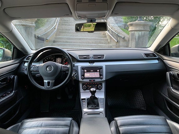 Volkswagen Passat CC 2 of 5