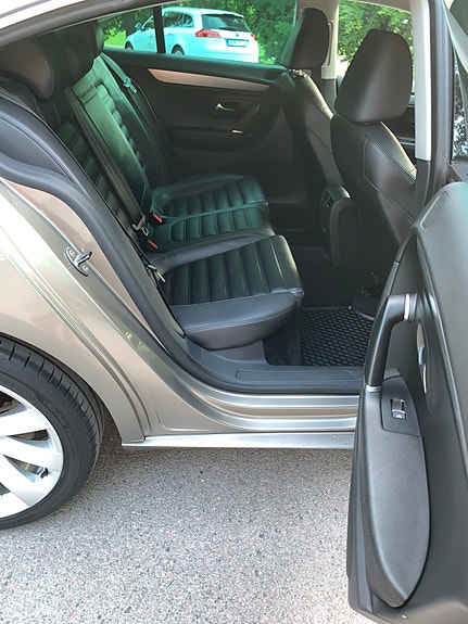 Volkswagen Passat CC 3 of 5