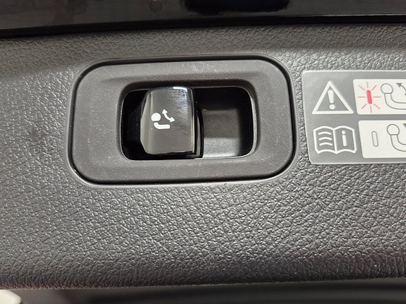 Mercedes-Benz C300 e 9 of 11