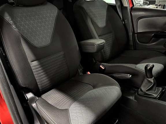 Renault Clio 19 of 26