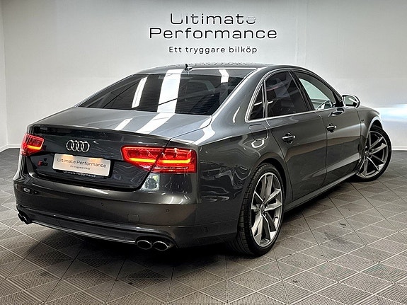 Audi S8 2 of 5