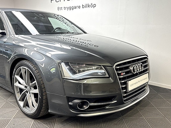 Audi S8 4 of 5