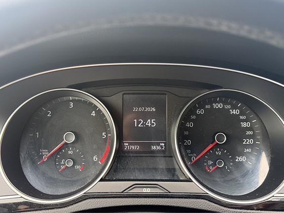 Volkswagen Passat 13 of 23
