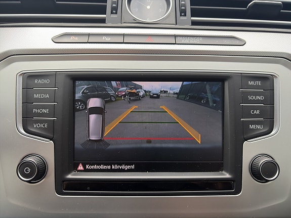 Volkswagen Passat 15 of 23