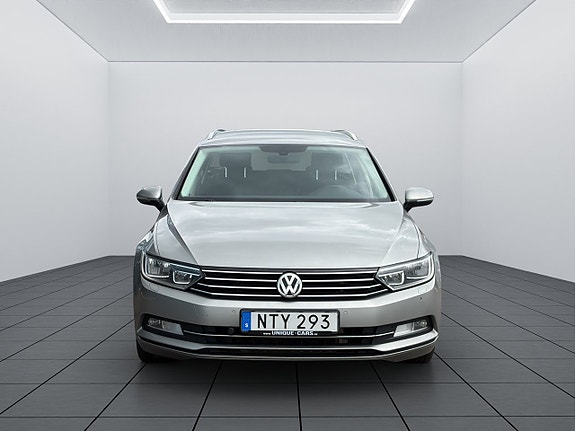 Volkswagen Passat 8 of 23