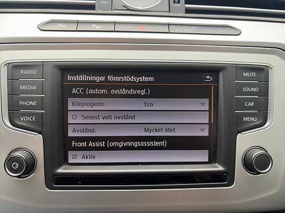 Volkswagen Passat 18 of 23