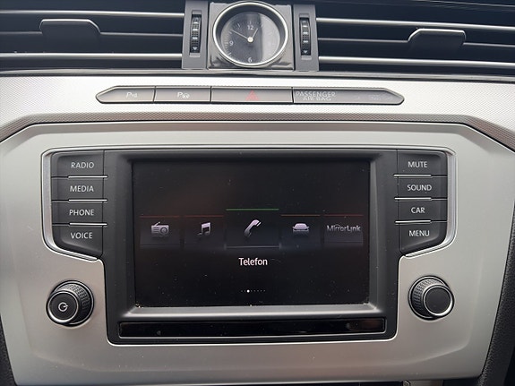 Volkswagen Passat 17 of 23