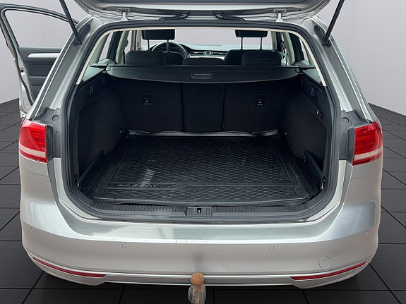 Volkswagen Passat 21 of 23