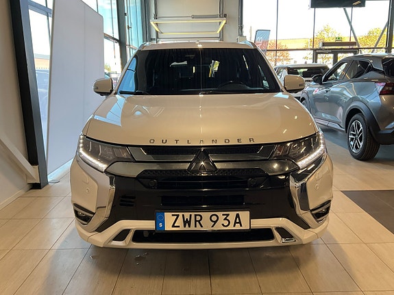Mitsubishi Outlander 2 of 29