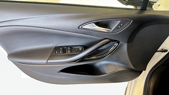 Opel Astra 11 of 12