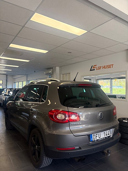 Volkswagen Tiguan 2 of 16
