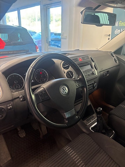 Volkswagen Tiguan 5 of 16