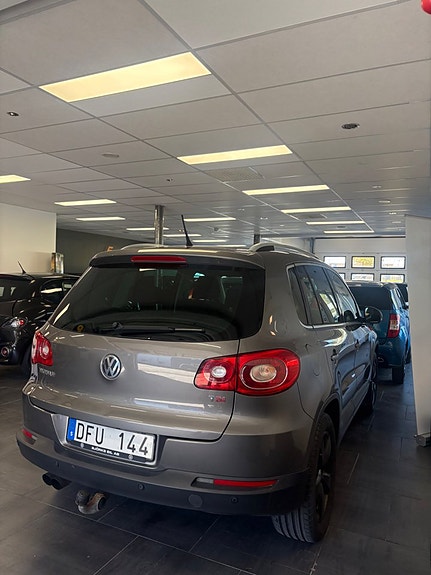 Volkswagen Tiguan 3 of 16