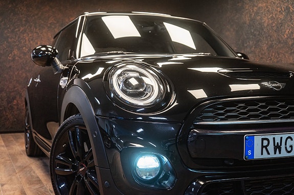 MINI Cooper S 3 of 5