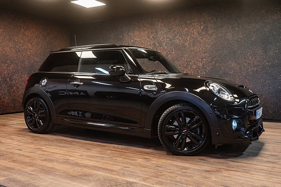 MINI Cooper S 2 of 5