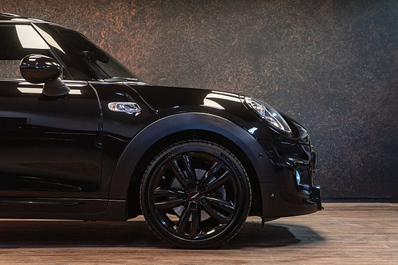 MINI Cooper S 4 of 5